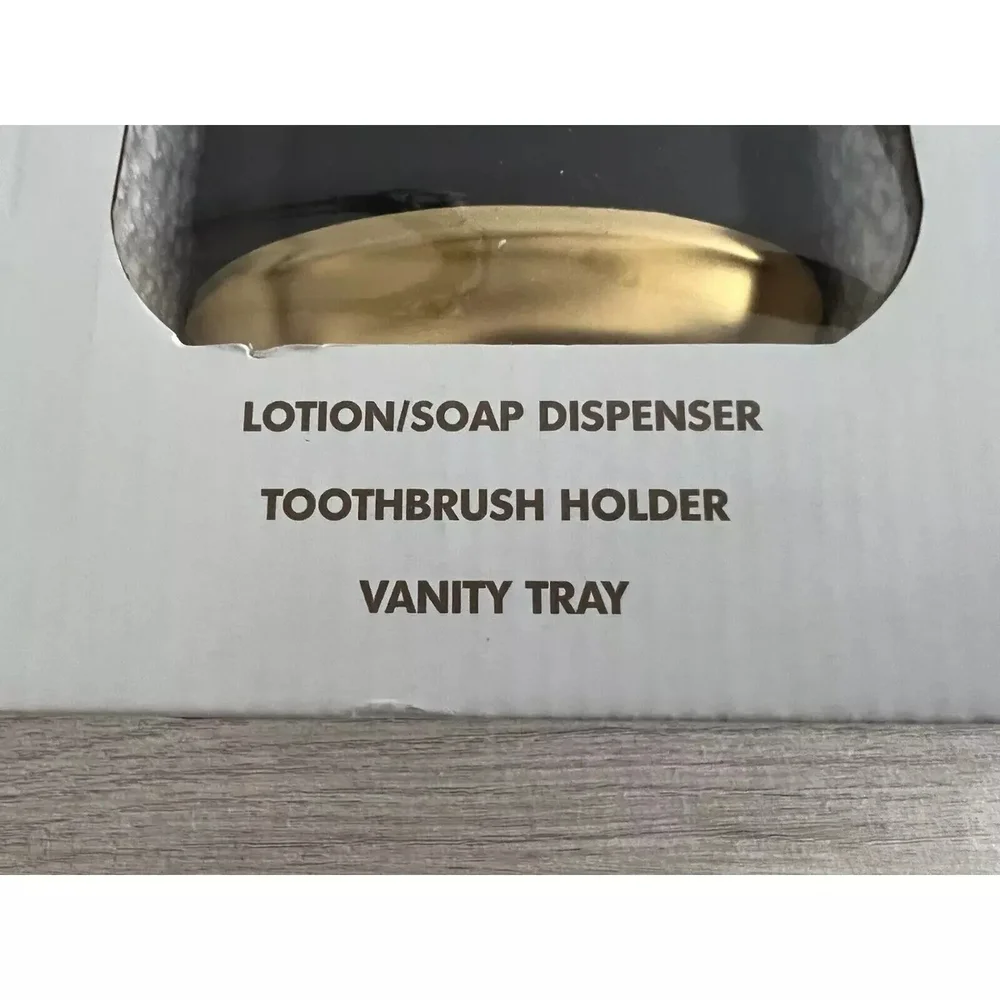 Elegant Black and Gold Bath Set - Picture 6 of 9